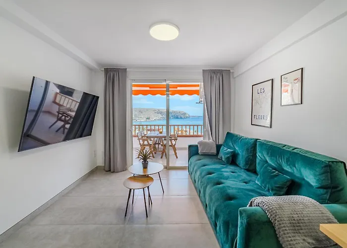 Ocean View 2bedroom In Cristianos, Heated Pool, 3 Minutes To شقة