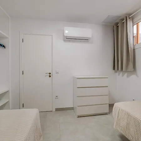 Апартаменты Ocean View 2bedroom In Cristianos, Heated Pool, 3 Minutes To Лос Кристианос