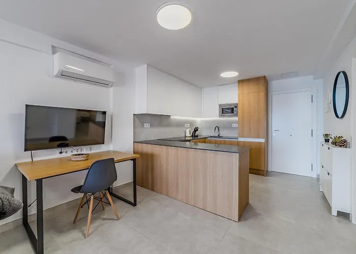 Lägenhet Ocean View 2bedroom In Cristianos, Heated Pool, 3 Minutes To *