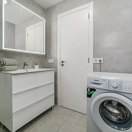 Ocean View 2bedroom In Cristianos, Heated Pool, 3 Minutes To *