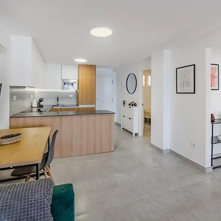 Ocean View 2bedroom In Cristianos, Heated Pool, 3 Minutes To