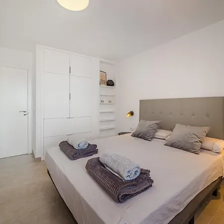 Apartment Ocean View 2bedroom In Cristianos, Heated Pool, 3 Minutes To Los Cristianos (Tenerife)