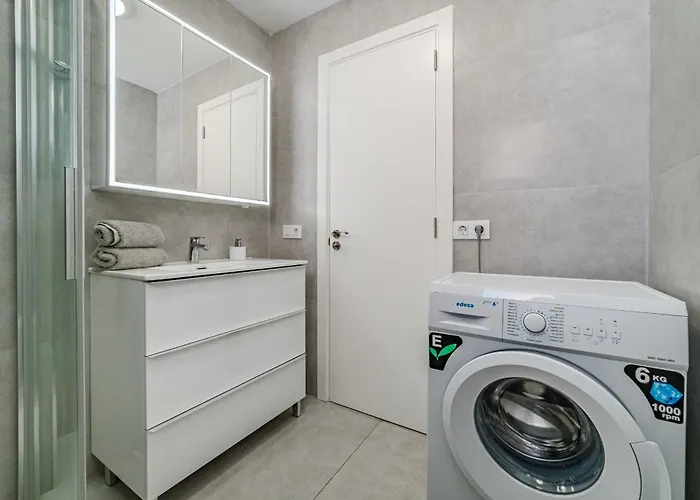 Ocean View 2bedroom In Cristianos, Heated Pool, 3 Minutes To *