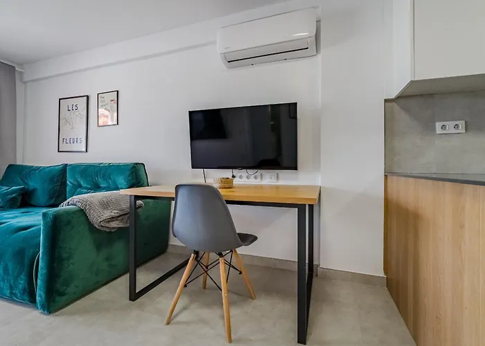 Ocean View 2bedroom In Cristianos, Heated Pool, 3 Minutes To