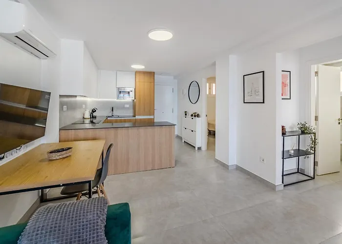 Ocean View 2bedroom In Cristianos, Heated Pool, 3 Minutes To